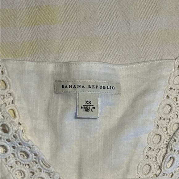 Banana Republic White Cotton Eyelet V-Neck Peasant Top size XS 100% cotton - Picture 2 of 7